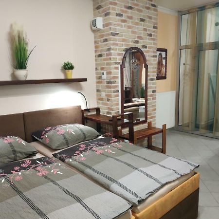Apartman Holandska 120 Beroun Beroun  Bagian luar foto