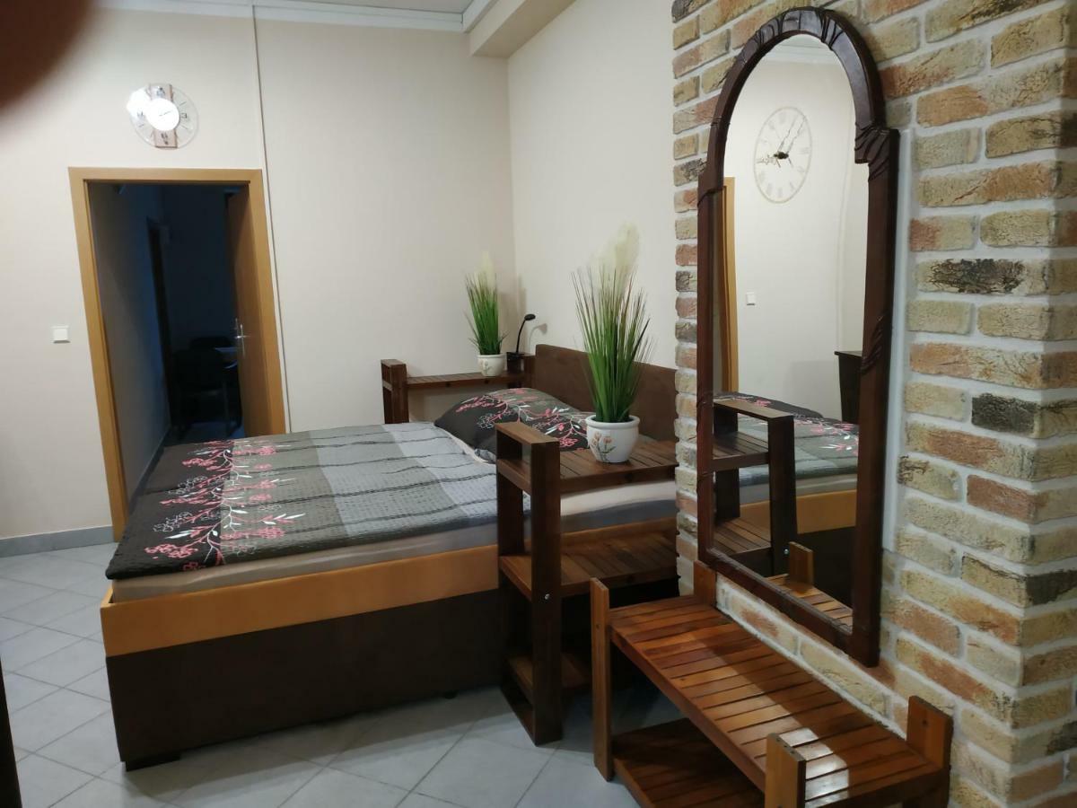Apartman Holandska 120 Beroun Beroun  Bagian luar foto
