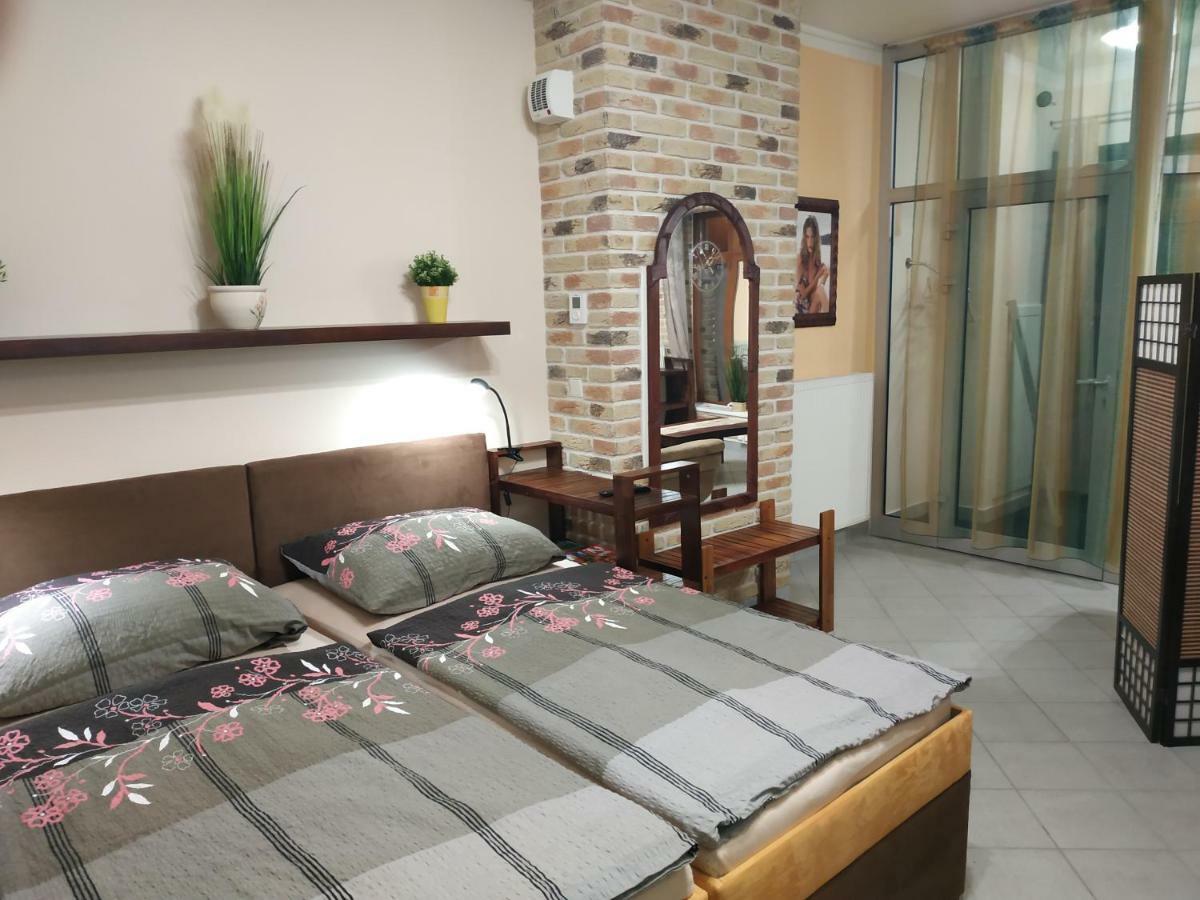 Apartman Holandska 120 Beroun Beroun  Bagian luar foto