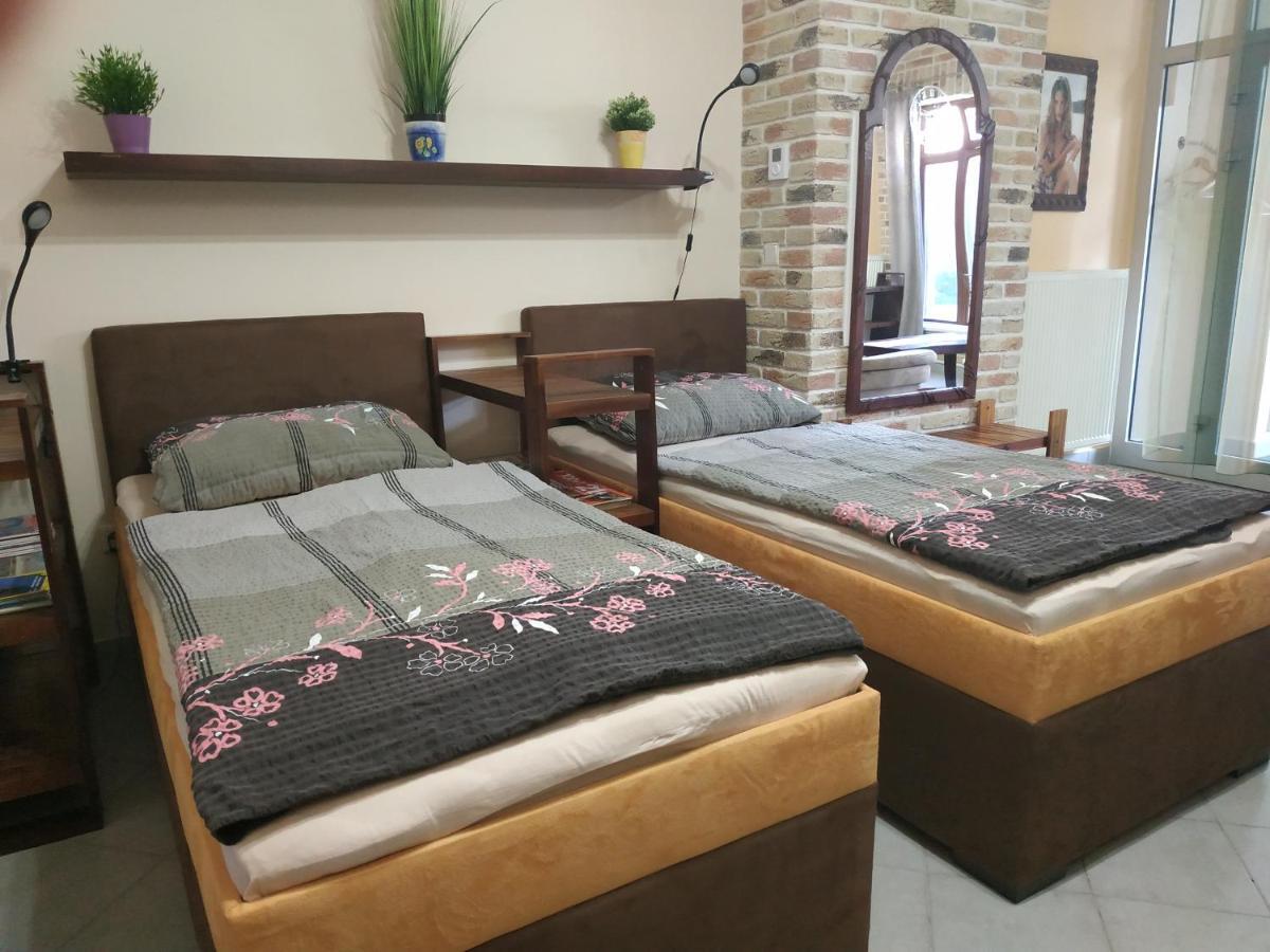 Apartman Holandska 120 Beroun Beroun  Bagian luar foto